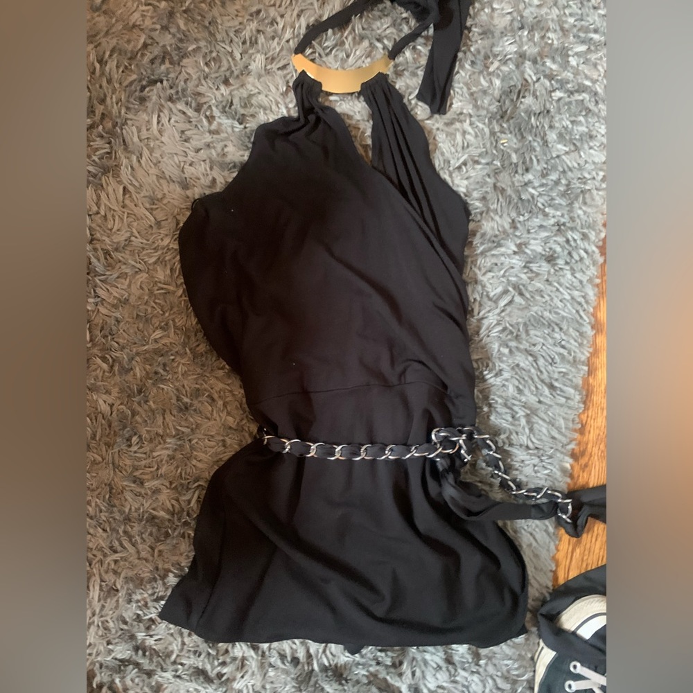 Cache NWT romper/mini size large.